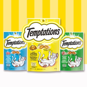 Selección de tres empaques de premios crocantes para gato Temptations Empanaditas en sabores Atún, Pollo y Mariscos.